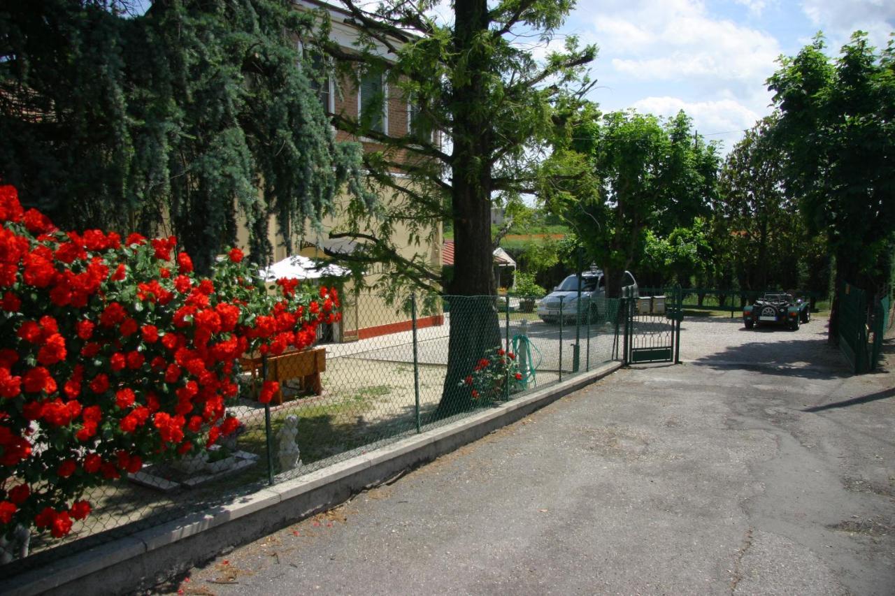 Villa Lilli 3 Ferrara Exterior photo